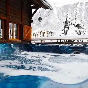 chalet-falcon-spacious-argentiere-chalet-with-hot-tub.hotels-rhonealpes.com/