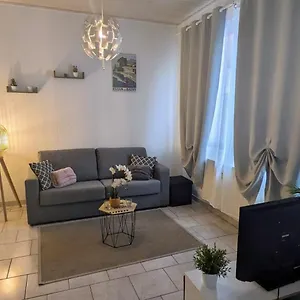 pieds-dans-leau-lac-leman-2-min-evian-spacieux.hotels-rhonealpes.com/